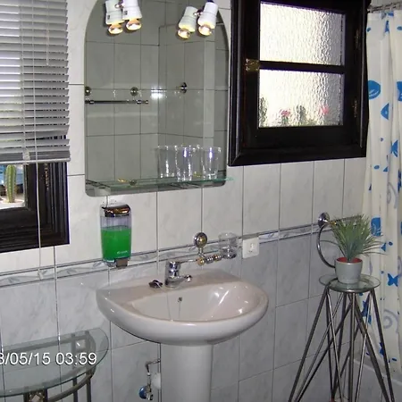 Moderne Mit Privatem Balkon Sowie Meer- Und Gebirgsblick *